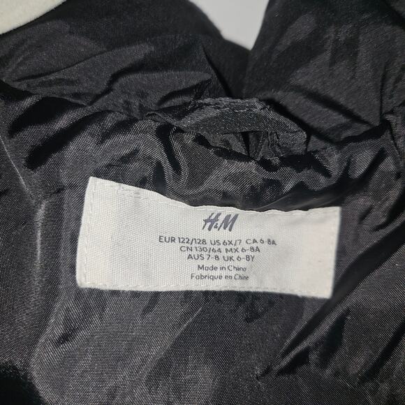 H&M Black Hooded Puffer Vest 6/7 in kids - Picture 4 of 4